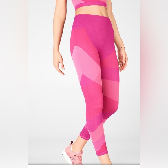 High-Waisted Seamless Colorblock Capri - Picture 1 of 4